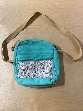 Vonxury Aqua Crossbody Bag with Woodland Print Pocket (SF)